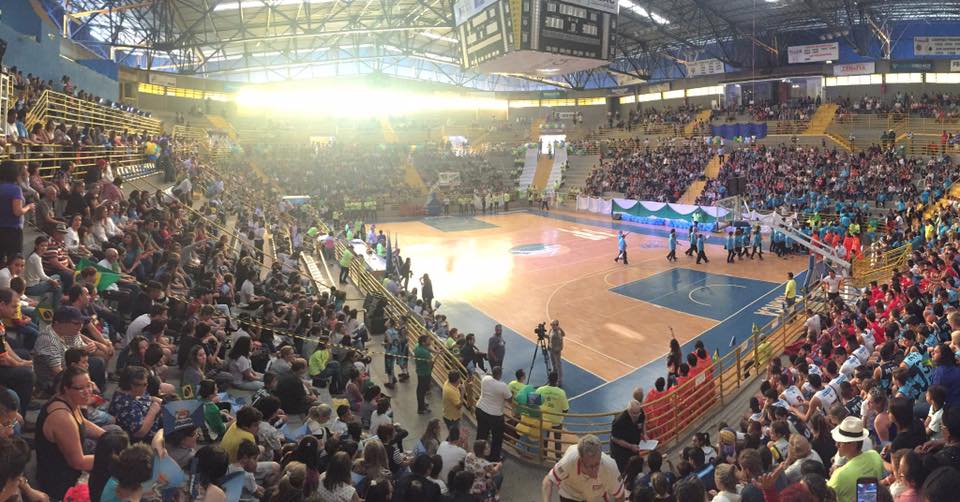Pedrocão estava lotado para a chegada da Tocha Olímpica (Foto: Assessoria Franca Basquete)